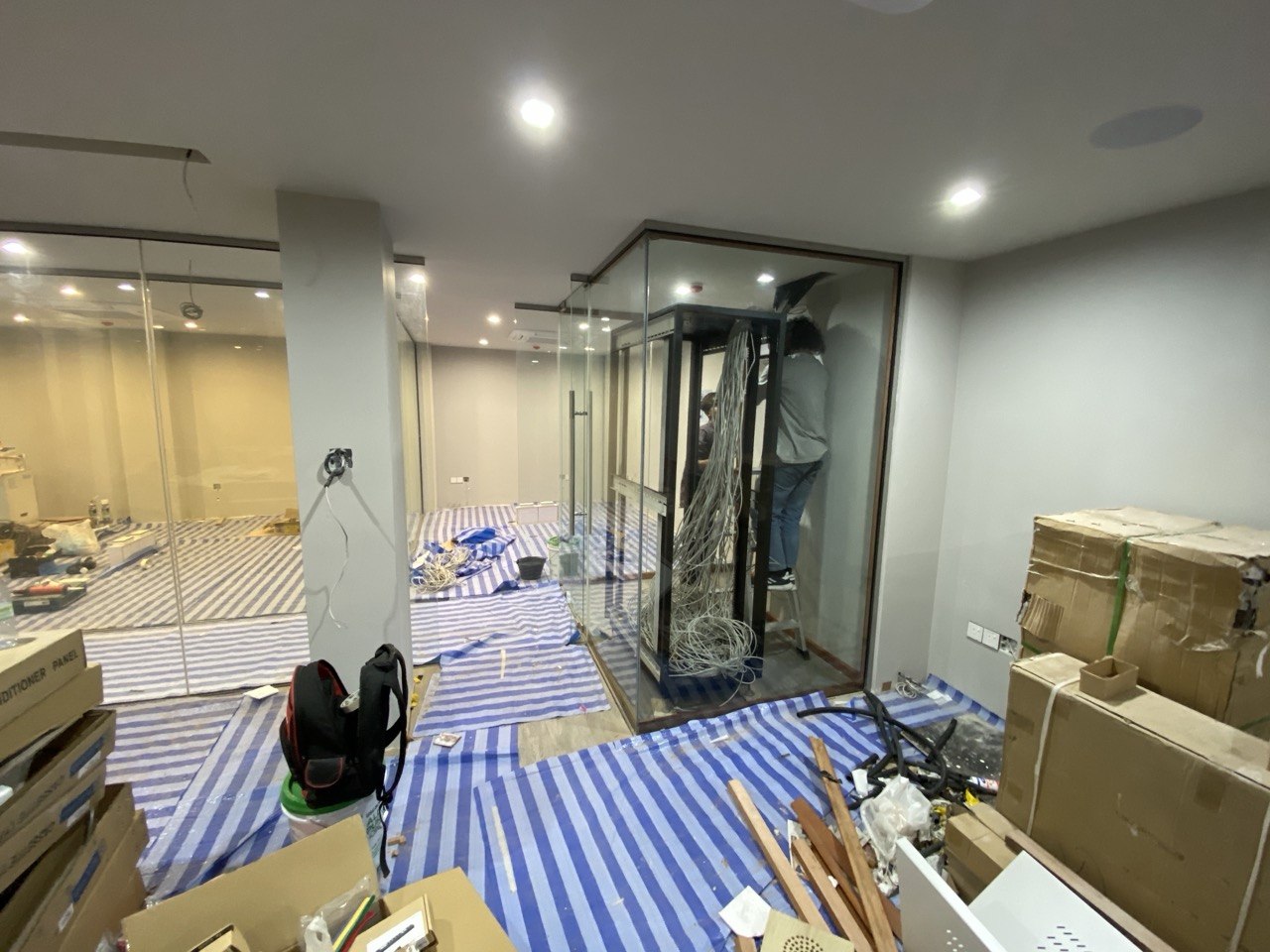 server-room-4.jpg