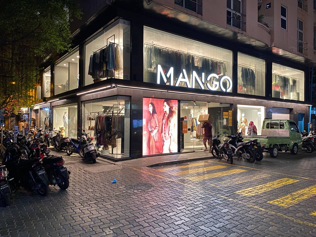 mango-women.jpg